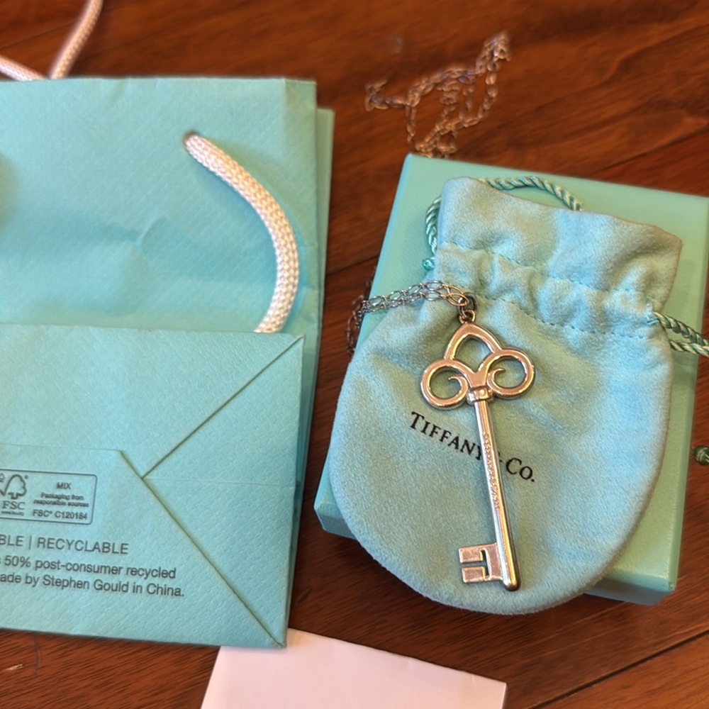 Tiffany co large key with XL chain